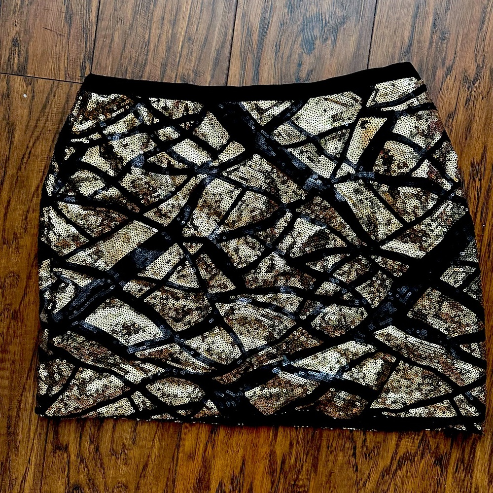Gold and Black sequin mini skirt, Sz: 2